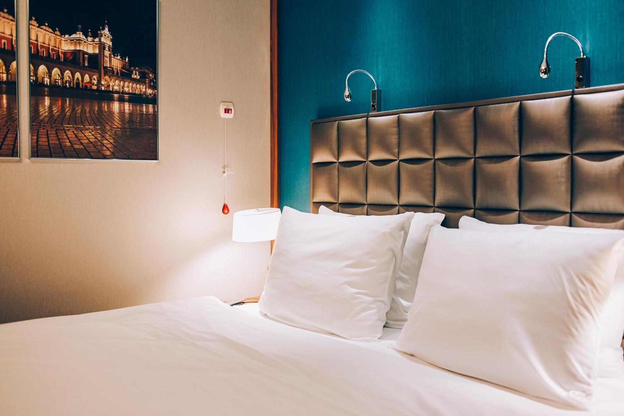 Standard Queen Room Accessible